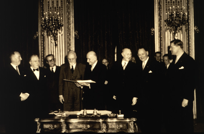 Firma Tratado de París (1951)